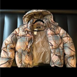 LAUREN RALPH LAUREN WOMEN HORSEBIT LIGHTWEIGHT GOOSE. SITS AT WAIST SIZE LARGE